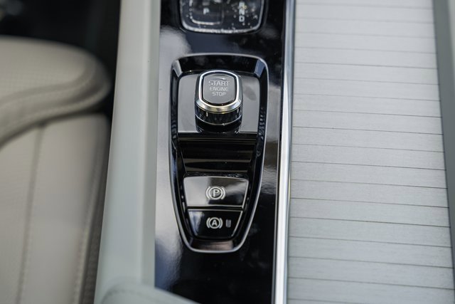New 2026 Volvo XC60 B5 Ultra w/ Climate Package image 23