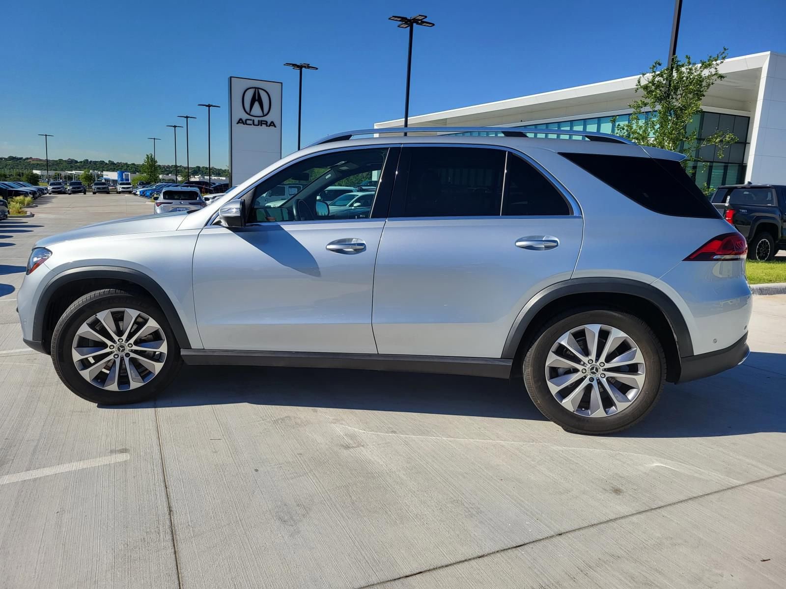 Used 2023 Mercedes-Benz GLE 350 image 3