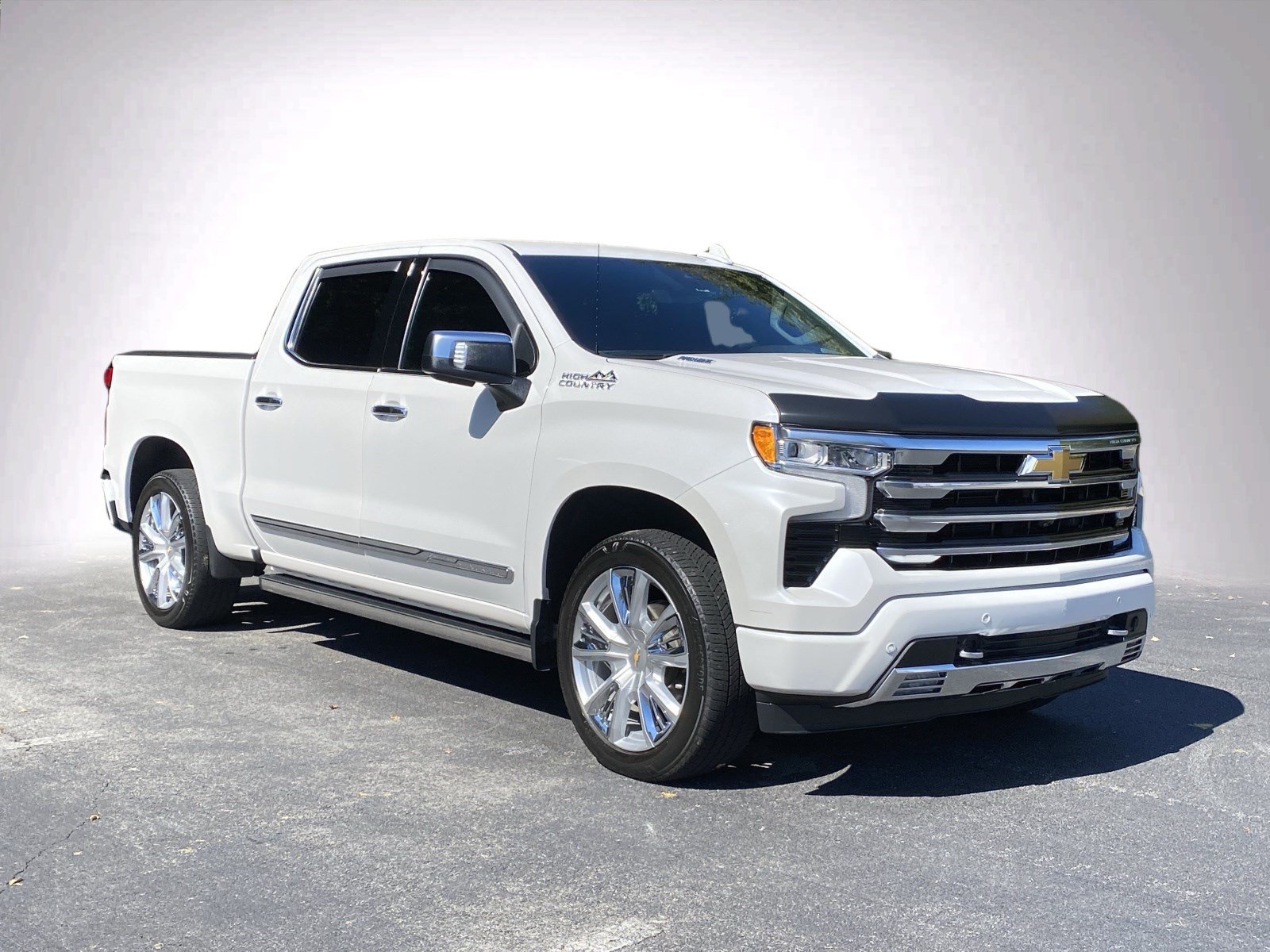 Used 2023 Chevrolet Silverado 1500 High Country w/ High Country Premium Package AWD/4WD image 2
