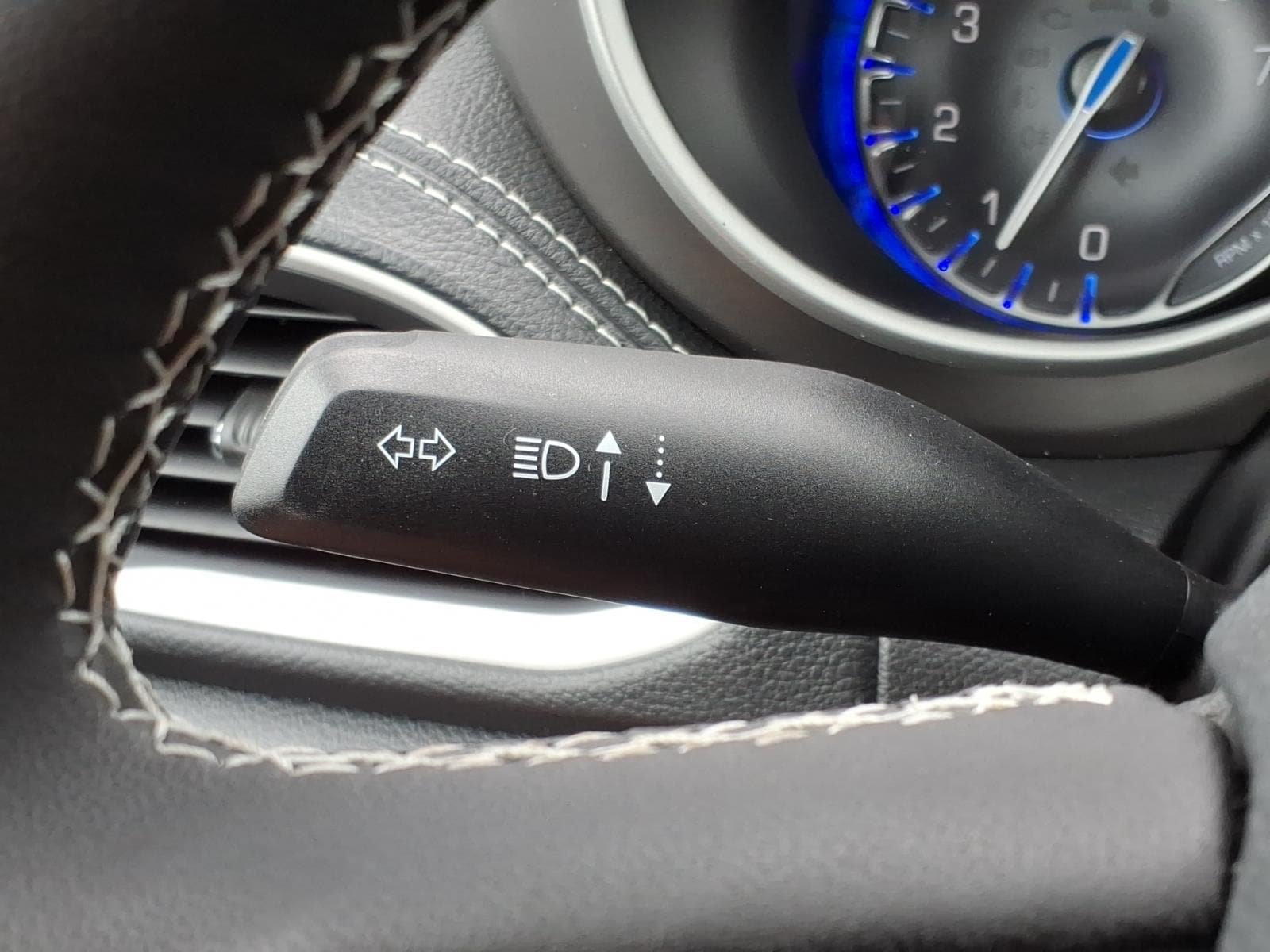 New 2027 Chrysler Pacifica Select AWD/4WD image 18