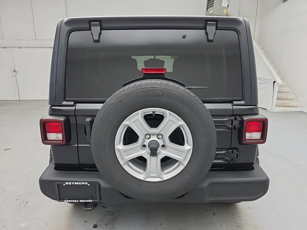 Used 2022 Jeep Wrangler Unlimited Sport AWD/4WD image 11