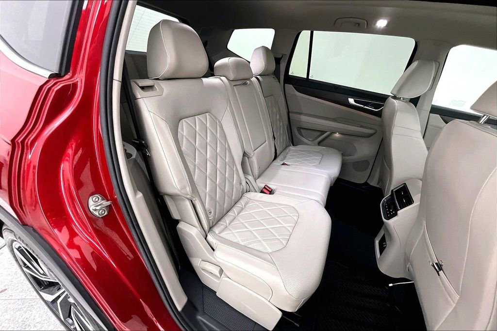 Used 2024 Volkswagen Atlas SEL Premium R-Line image 35