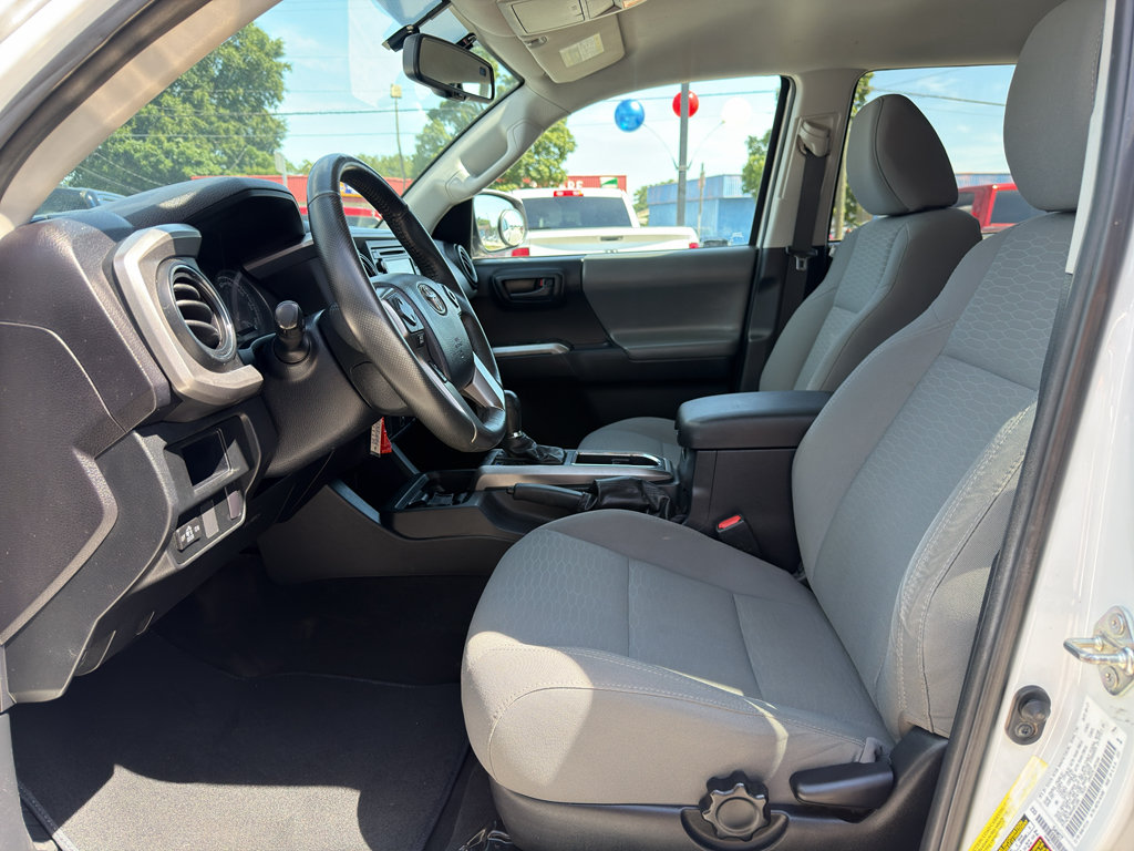 Used 2017 Toyota Tacoma SR5 w/ Tow Package RWD image 18