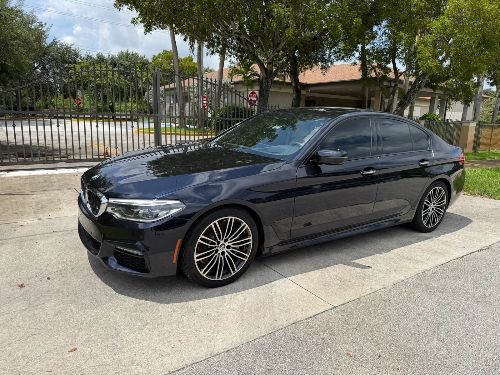 Used 2018 BMW 540i RWD image 1
