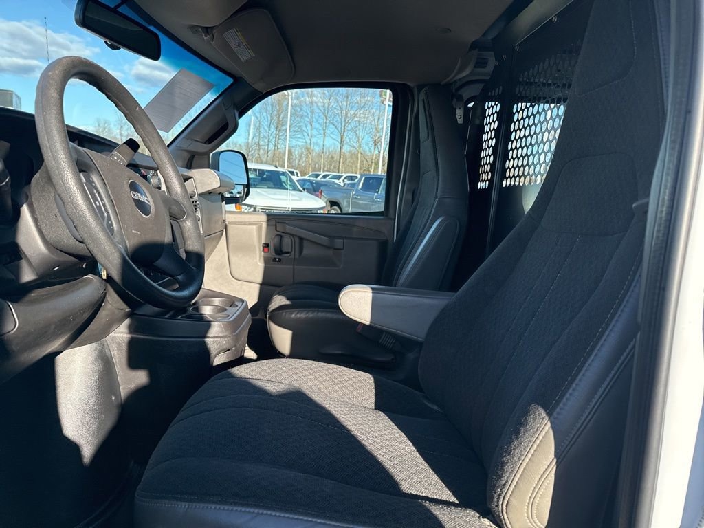 Used 2022 GMC Savana 2500 w/ Driver Convenience Package RWD image 9