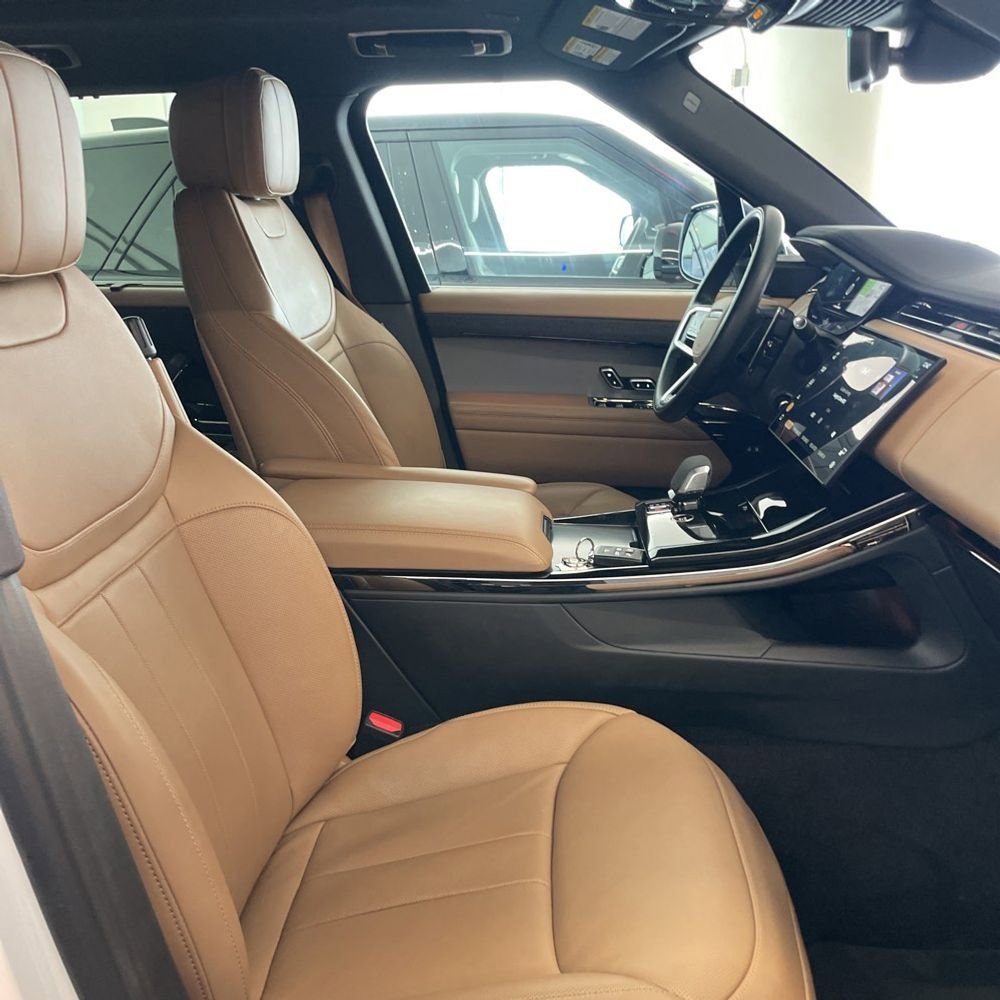 Used 2024 Land Rover Range Rover Sport SE image 5