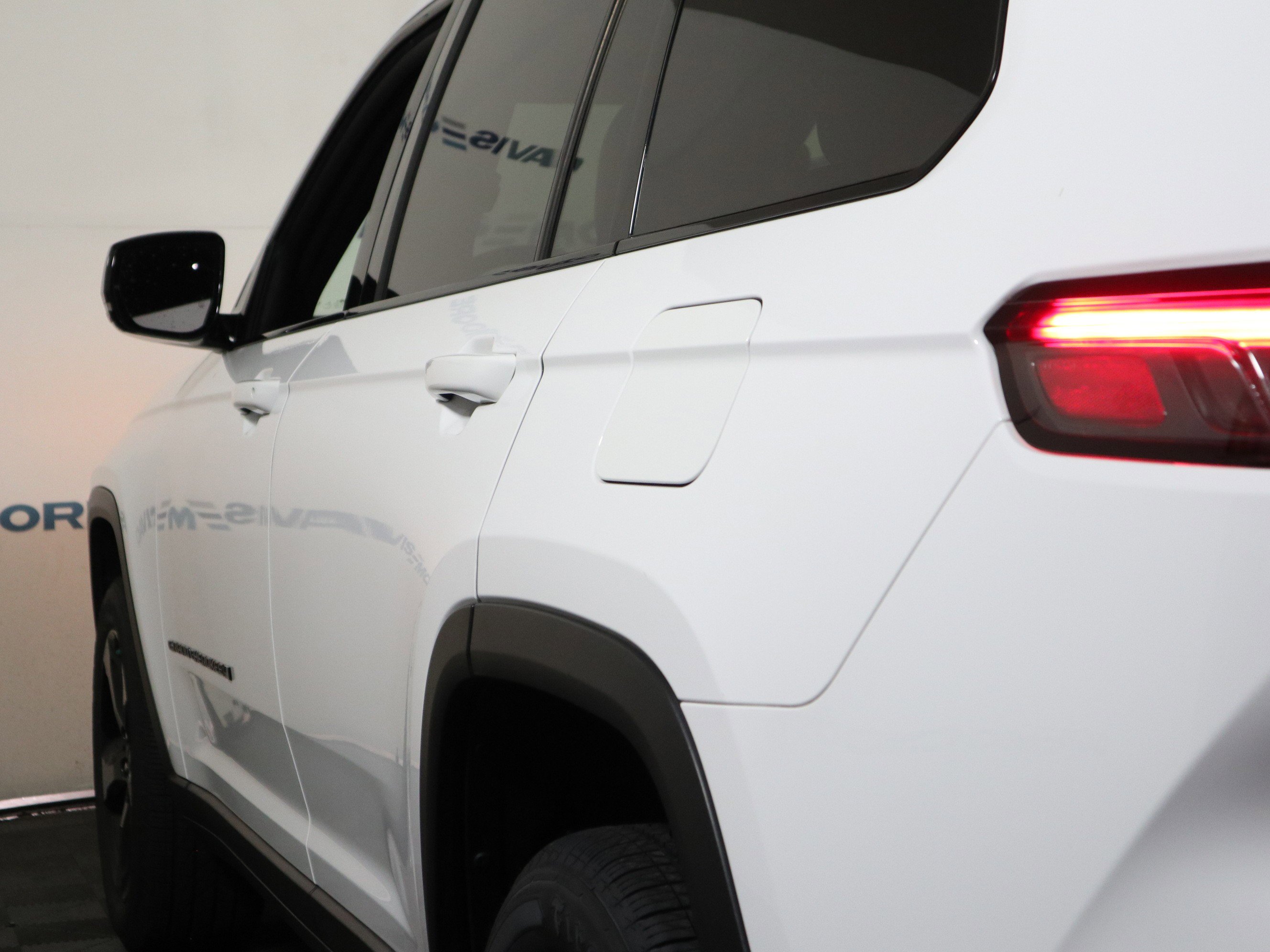 Used 2023 Jeep Grand Cherokee L Laredo AWD/4WD image 11
