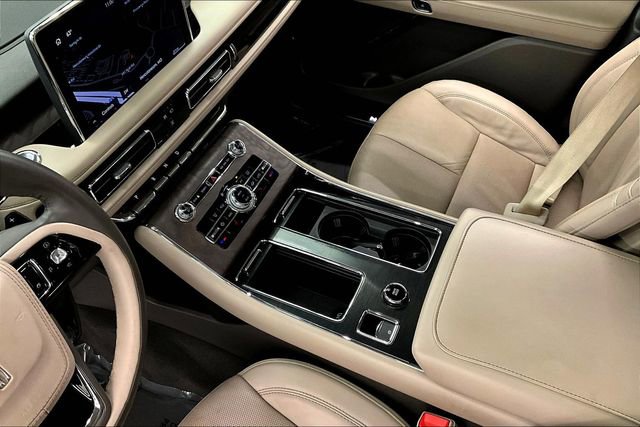 Used 2024 Lincoln Aviator Reserve AWD/4WD image 16