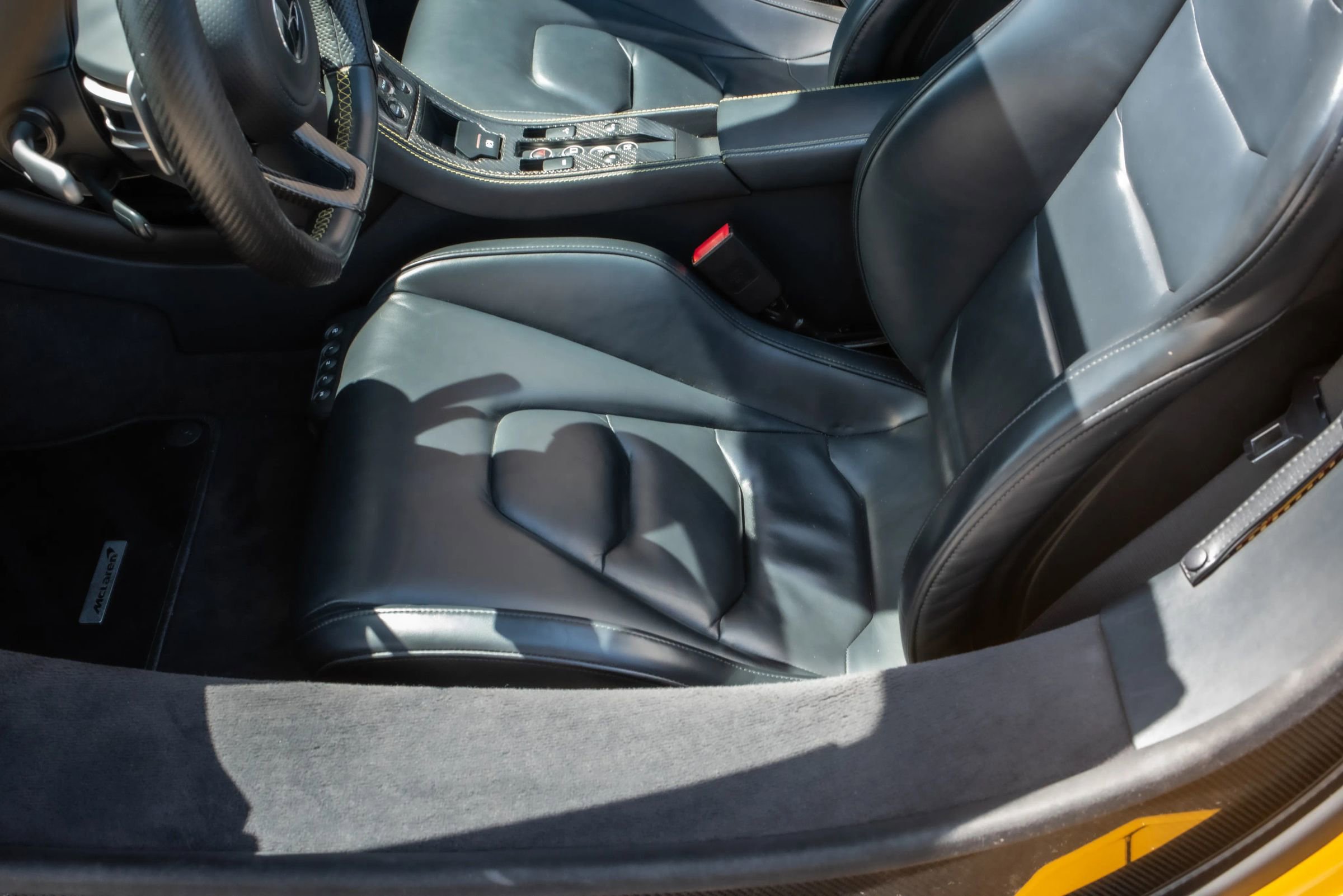 Used 2015 McLaren 650S Spider image 11