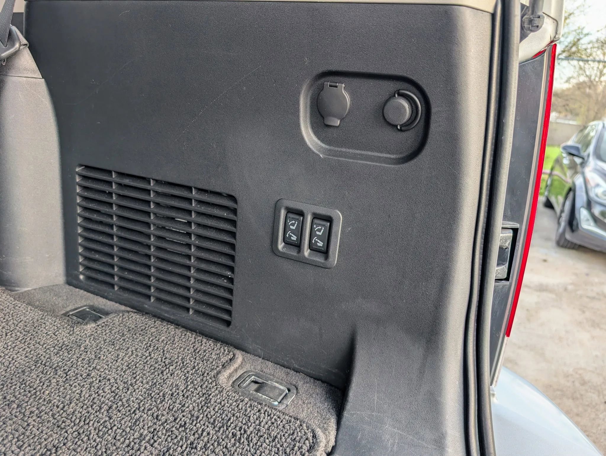 Used 2013 Nissan Armada Platinum image 28