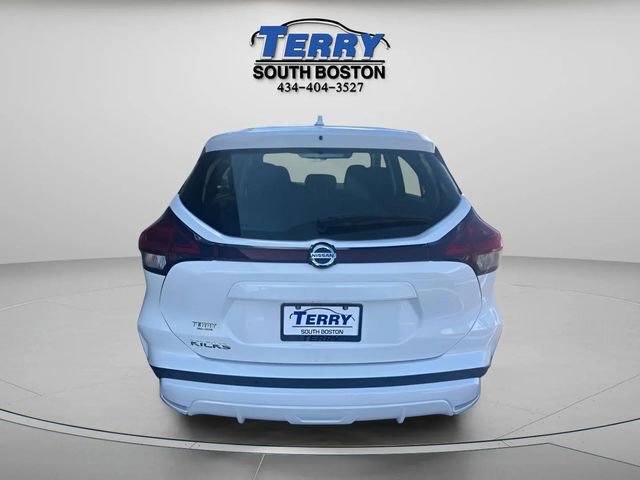 Used 2021 Nissan Kicks S image 4