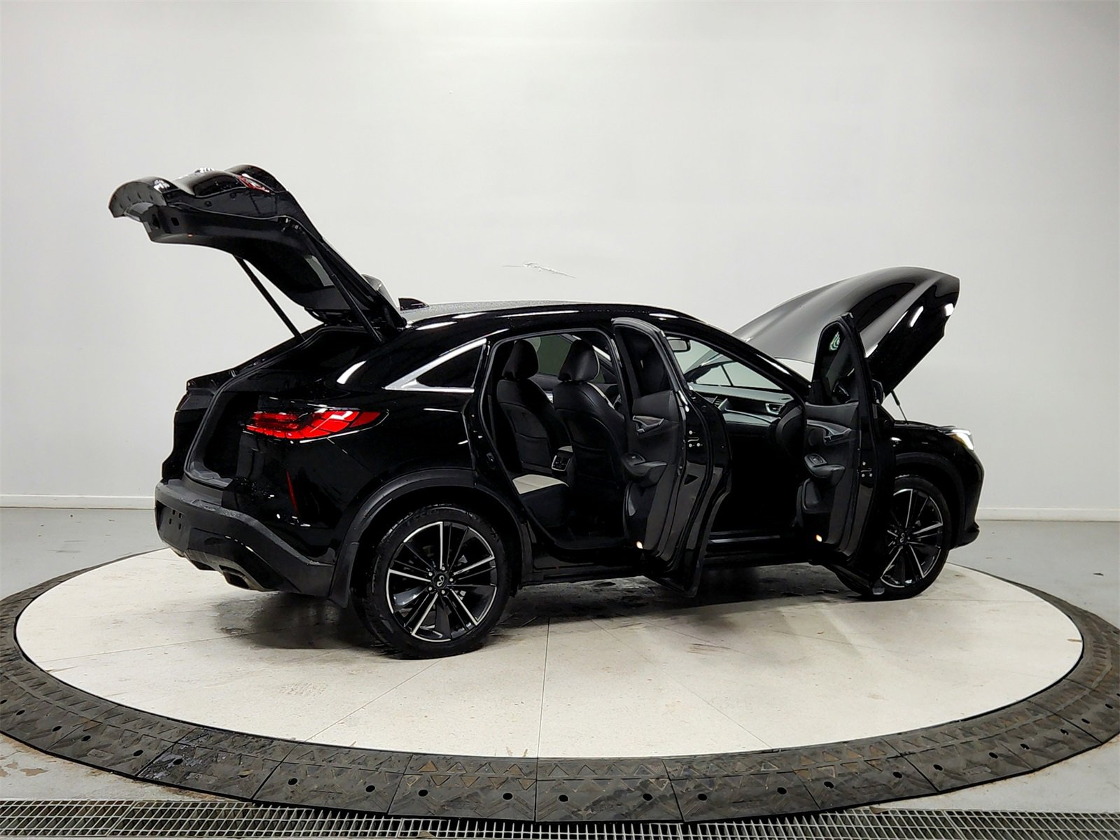 Used 2023 INFINITI QX55 Luxe w/ Cargo Package image 15