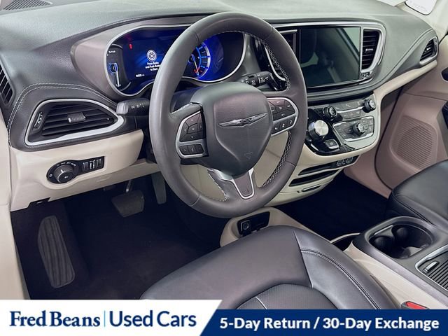 Used 2024 Chrysler Pacifica Limited FWD image 13