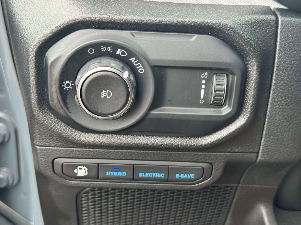 Used 2024 Jeep Wrangler Unlimited w/ Convenience Group AWD/4WD image 18