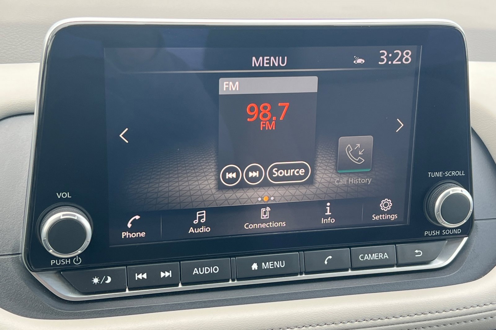 Used 2025 Nissan Rogue SV image 15