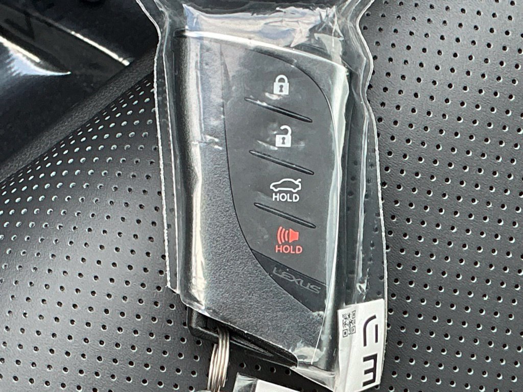 New 2026 Lexus ES 350e w/ Accessory Package (Z1) FWD image 32