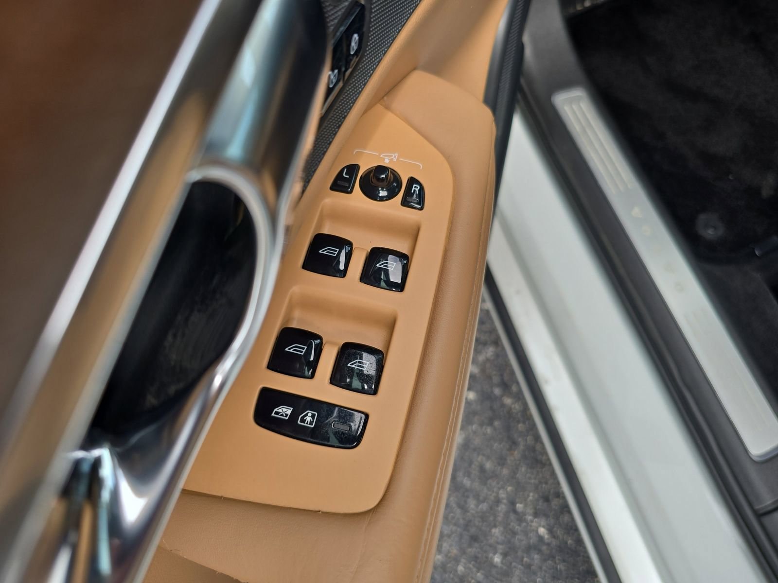 Used 2017 Volvo S90 T6 Inscription w/ Vision Package image 14