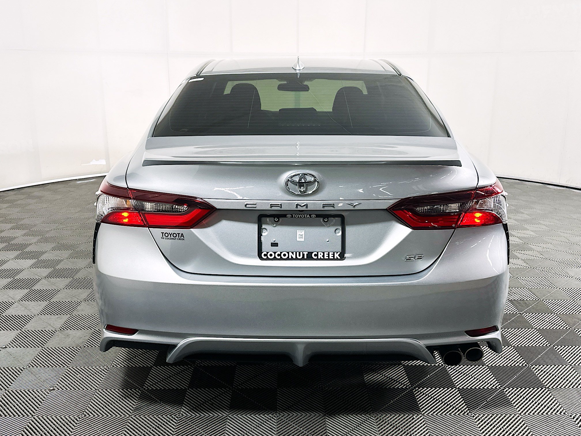 Used 2023 Toyota Camry SE FWD image 4