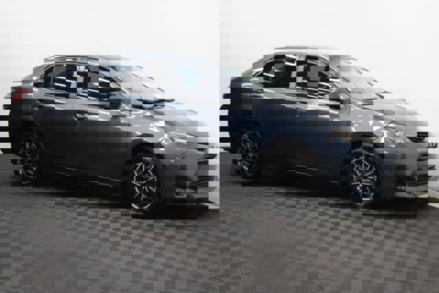 Used 2018 Toyota Corolla LE image 1