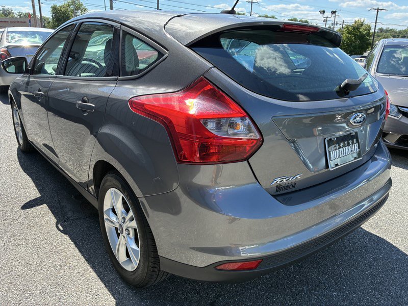 Used 2013 Ford Focus SE w/ SE Winter Pkg FWD image 6