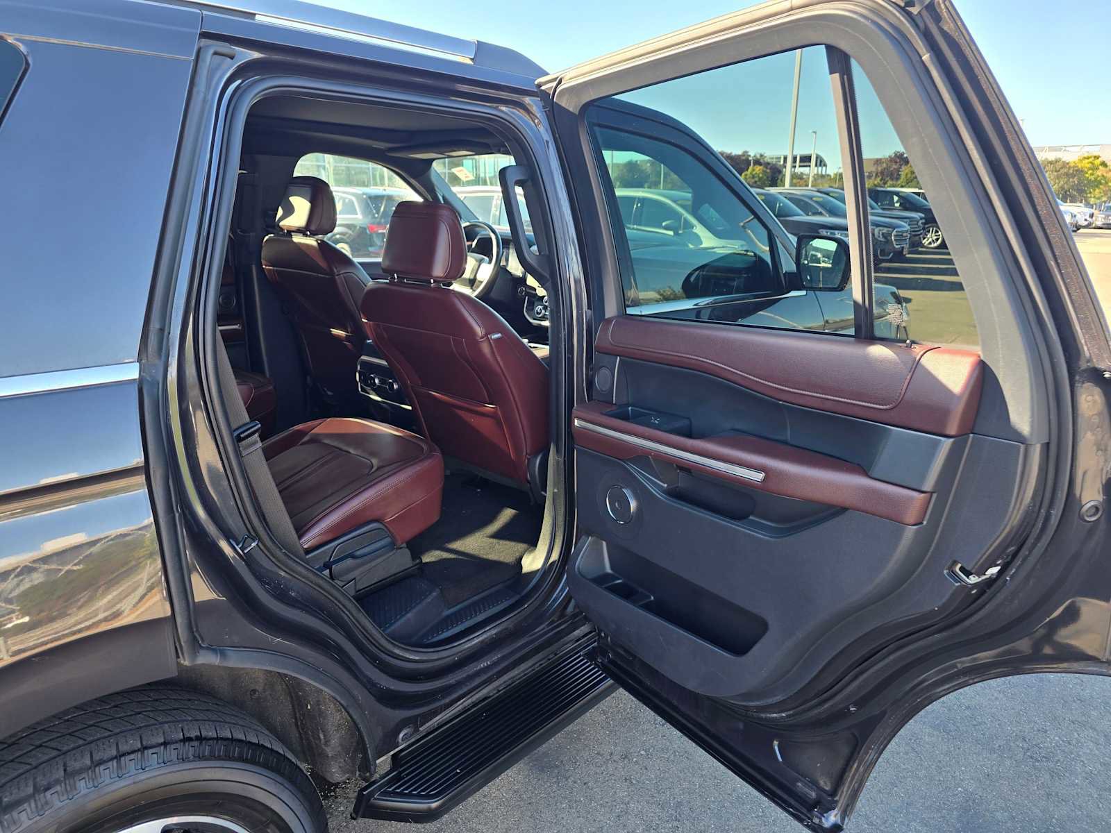 Used 2024 Ford Expedition Limited image 14