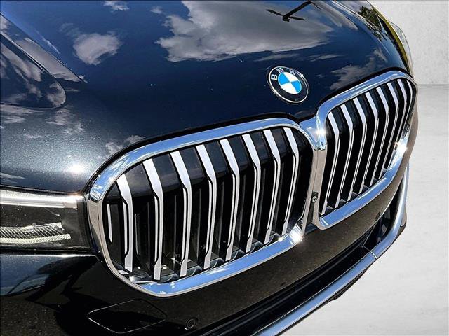 Used 2022 BMW 740i w/ Premium Package image 27