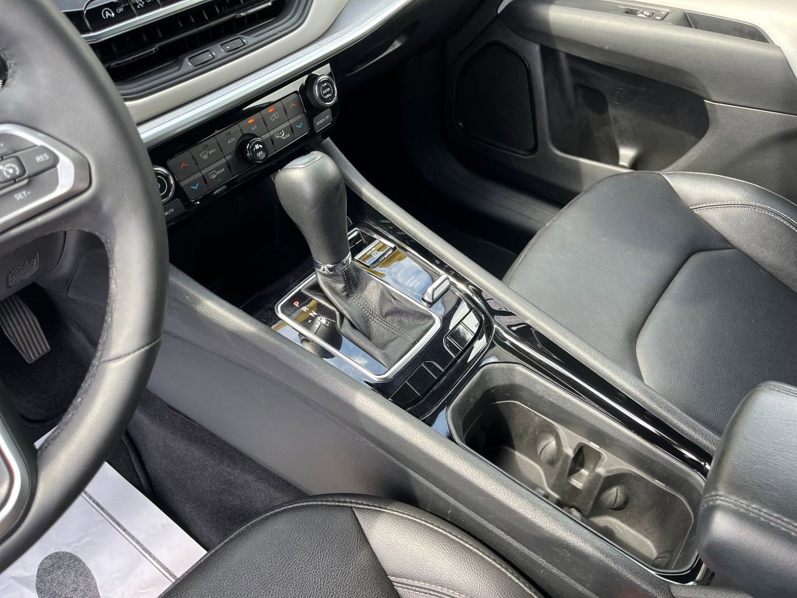 Used 2025 Jeep Compass Limited image 40