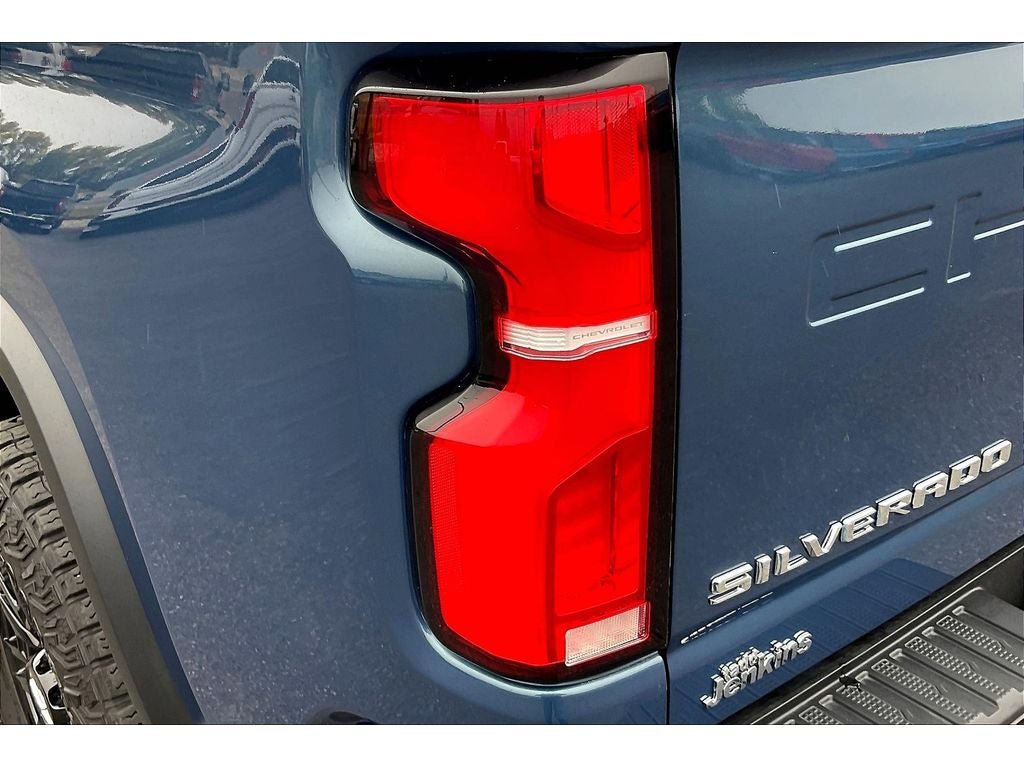 Used 2024 Chevrolet Silverado 2500 ZR2 w/ Technology Package AWD/4WD image 31