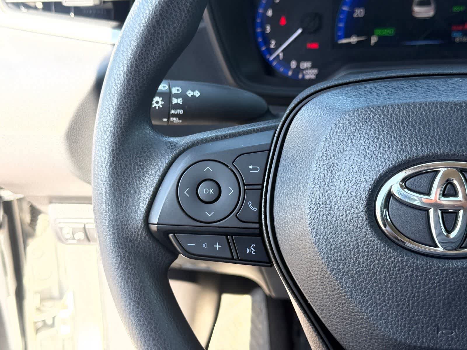 Used 2022 Toyota Corolla LE w/ Carpet Mat Package (TMS) FWD image 19