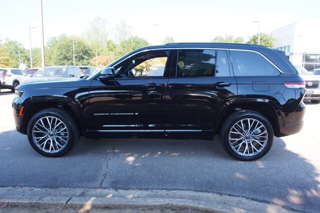Used 2026 Jeep Grand Cherokee Summit AWD/4WD image 4