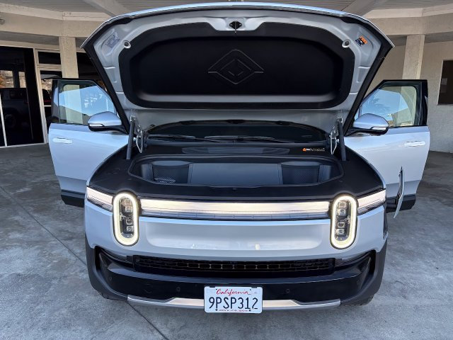 Used 2025 Rivian R1S Adventure Dual AWD/4WD image 24