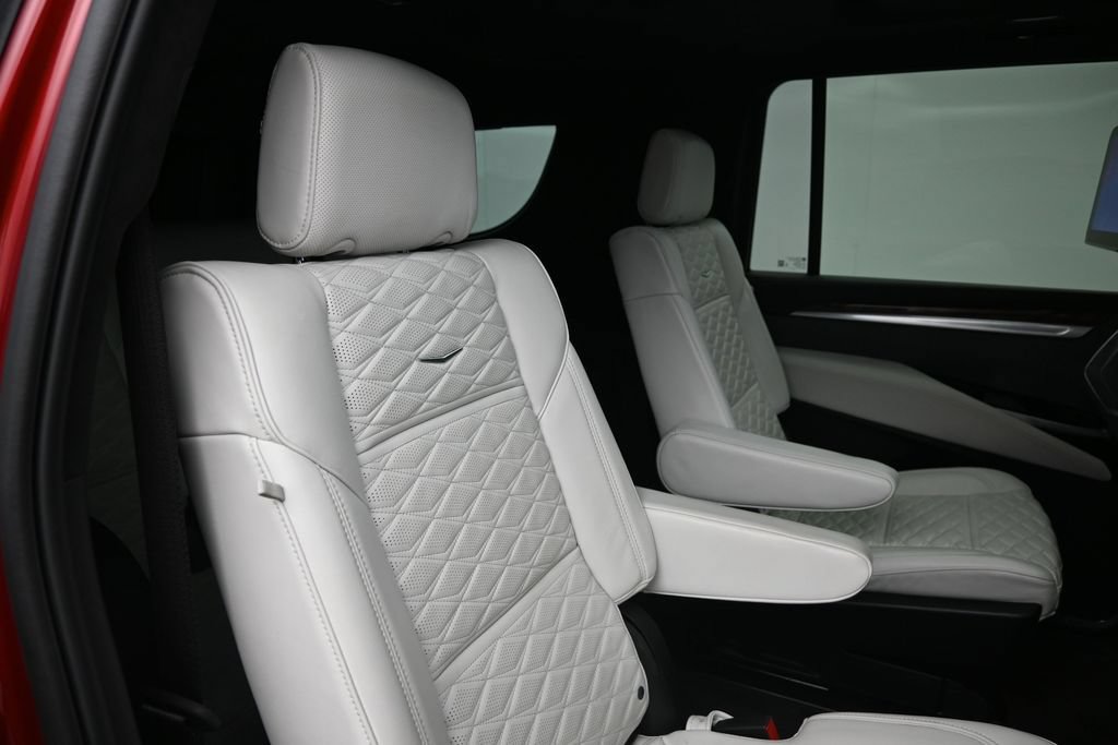Used 2025 Cadillac Escalade ESV Sport Platinum w/ LPO, Floor Liner Package AWD/4WD image 40