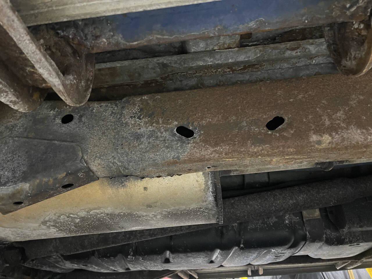 Used 2002 Chevrolet Avalanche 1500 4dr 4WD Crew Cab SB w/ Off-Road Suspension Pkg image 28