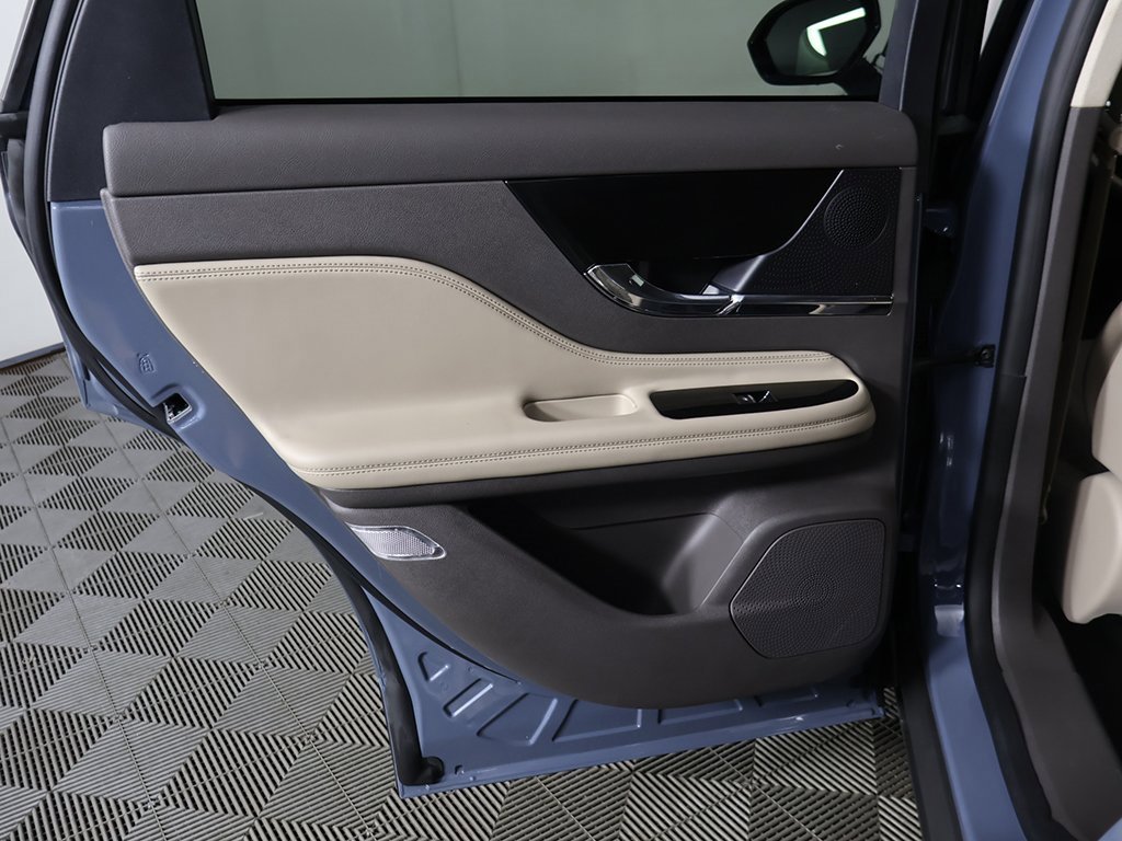 Used 2023 Lincoln Corsair AWD w/ Towing Package image 24