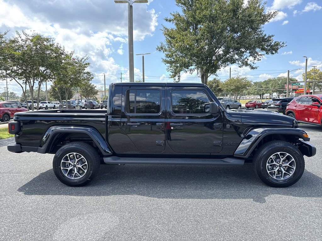 New 2025 Jeep Gladiator Sport image 2