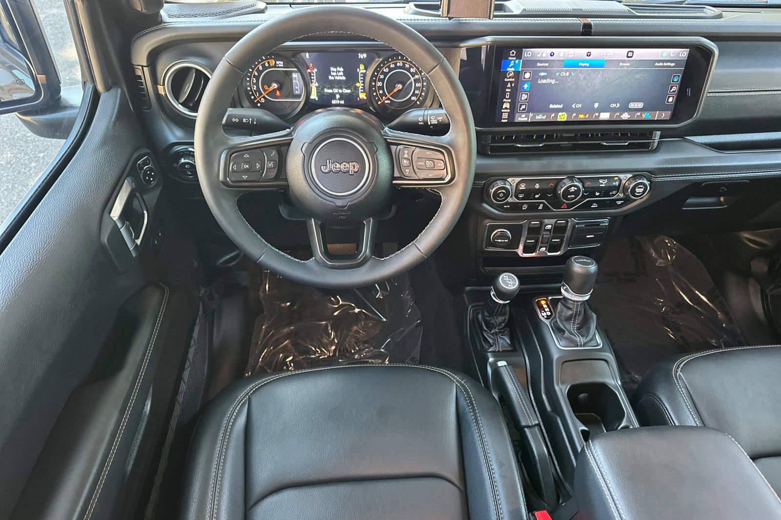 Used 2025 Jeep Gladiator Sport AWD/4WD image 13