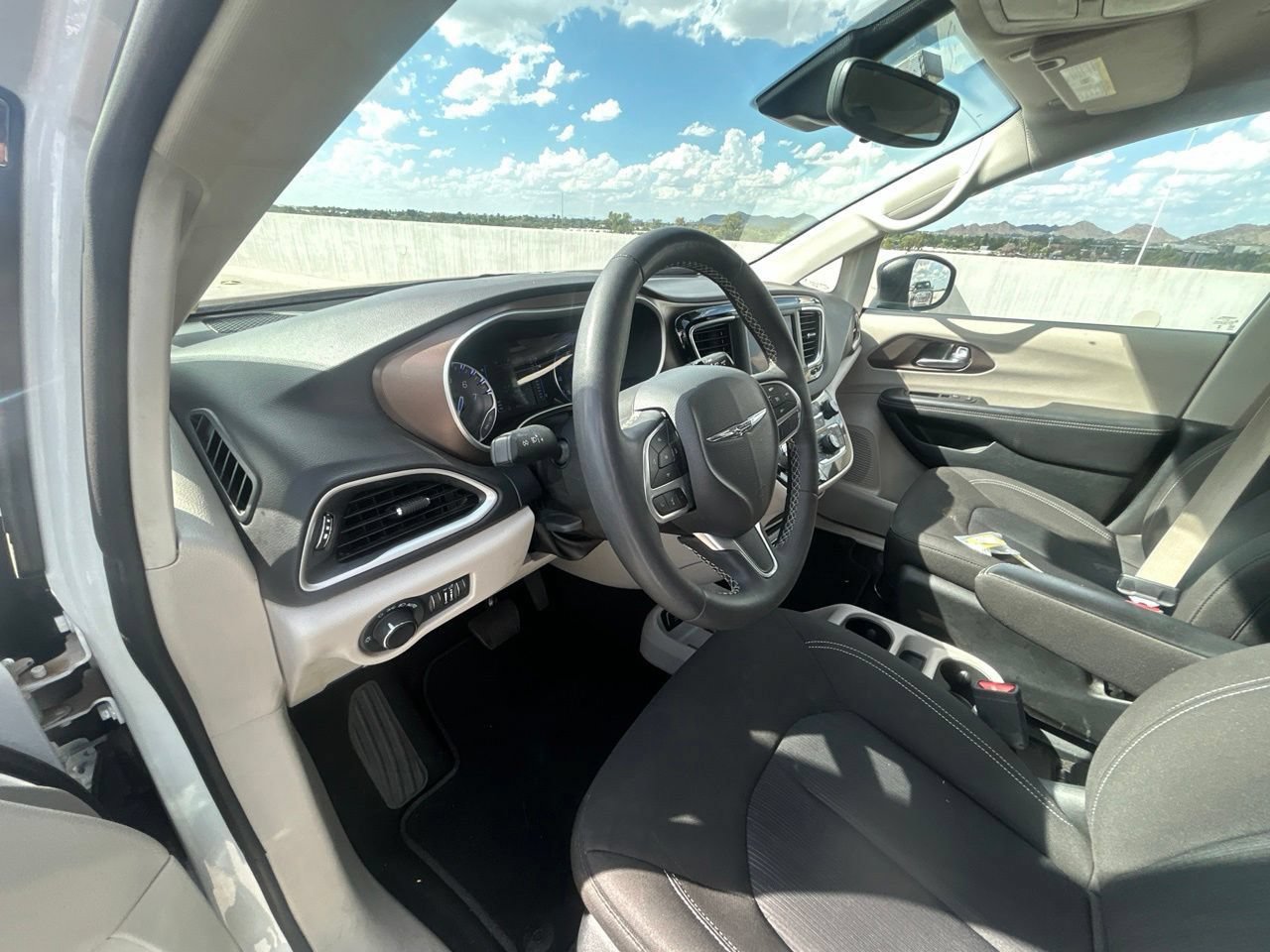 Used 2024 Chrysler Voyager LX FWD image 5