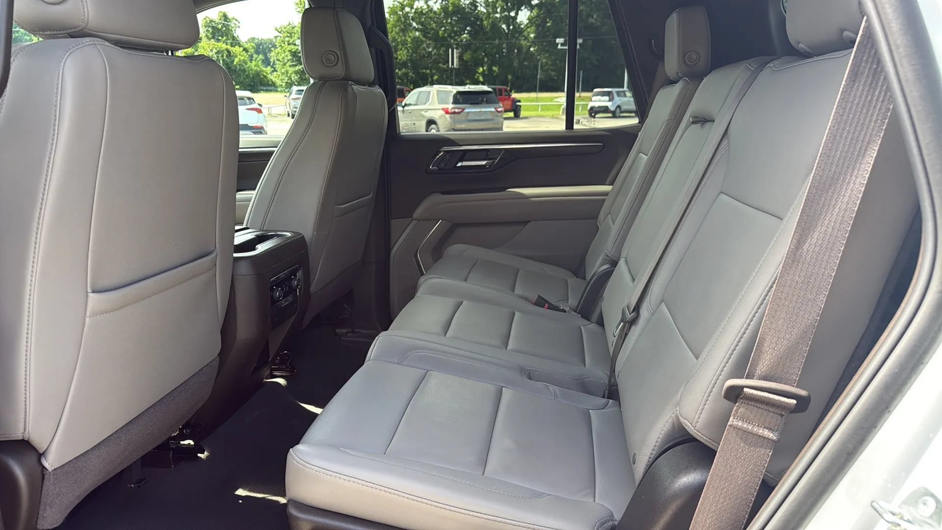 Used 2025 Chevrolet Tahoe LT RWD image 14