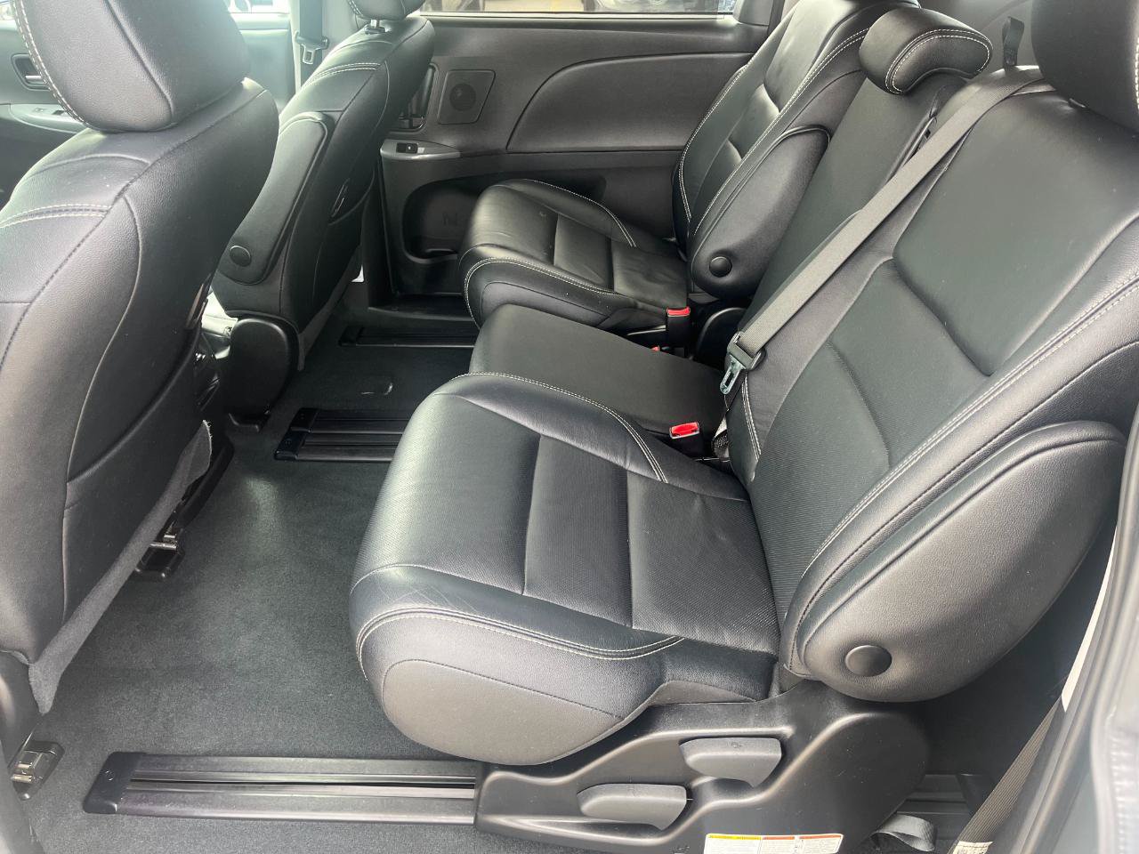 Used 2019 Toyota Sienna SE w/ SE Preferred Package FWD image 14