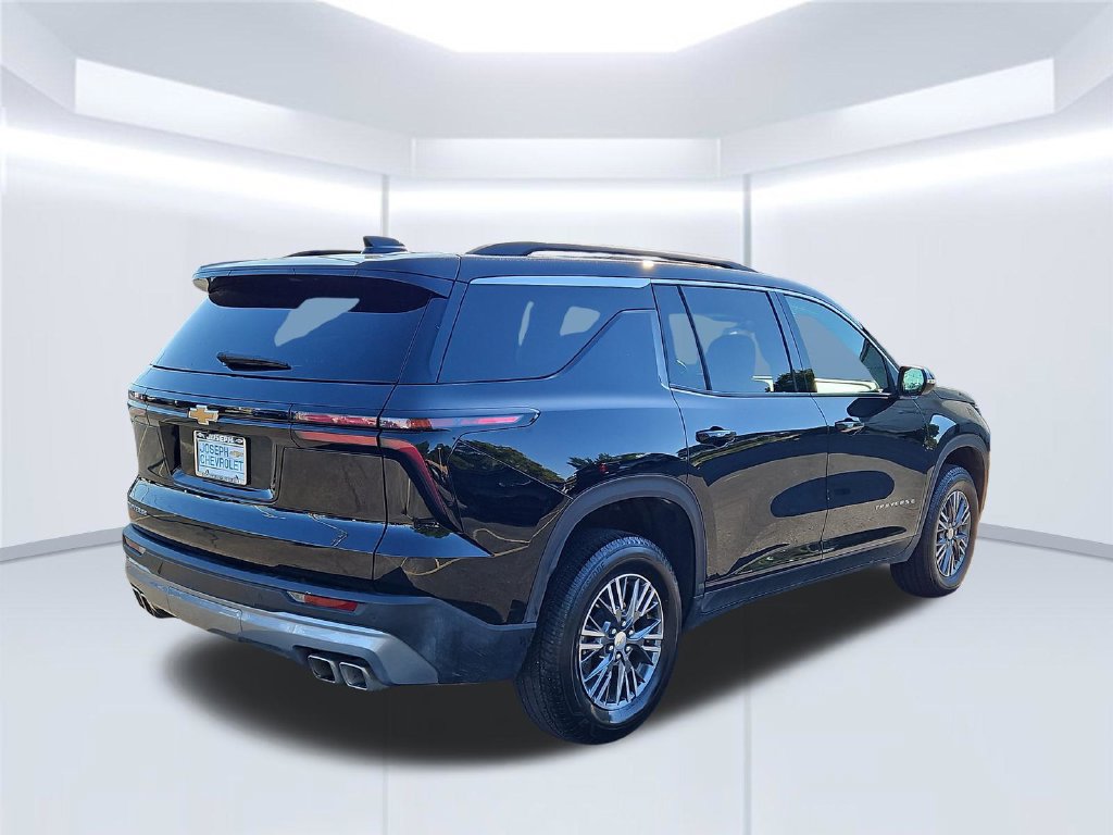 Used 2026 Chevrolet Traverse LT FWD image 5