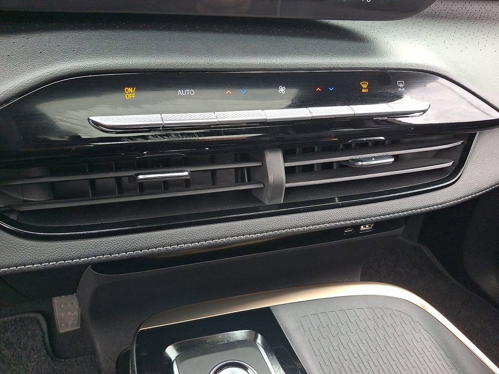 Used 2025 Buick Enclave Avenir w/ Super Cruise Package image 17