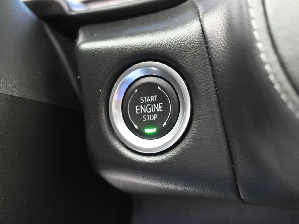 Used 2024 Chevrolet Suburban Z71 image 32