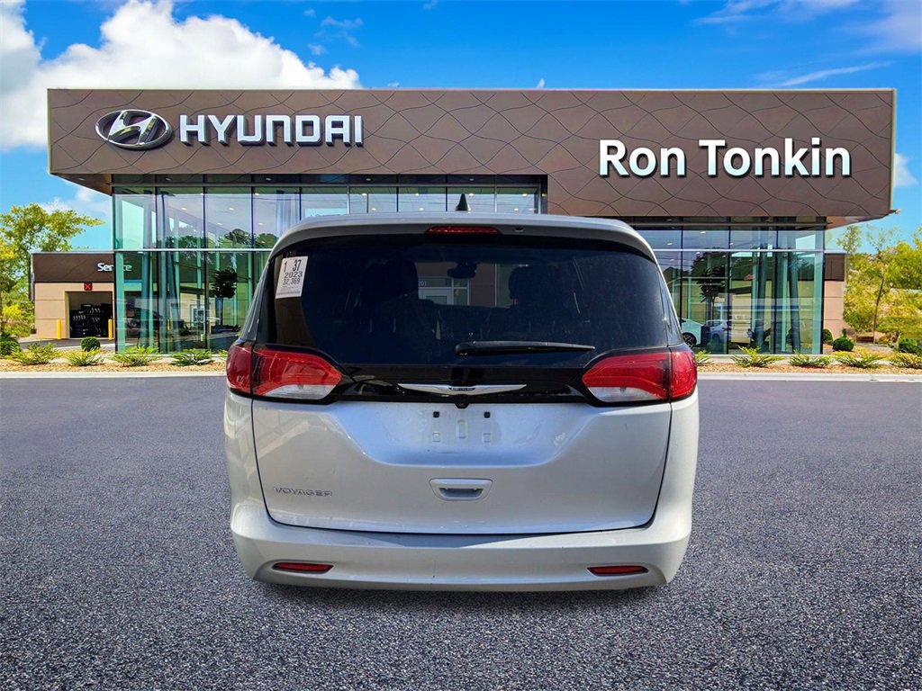 Used 2023 Chrysler Voyager LX image 6