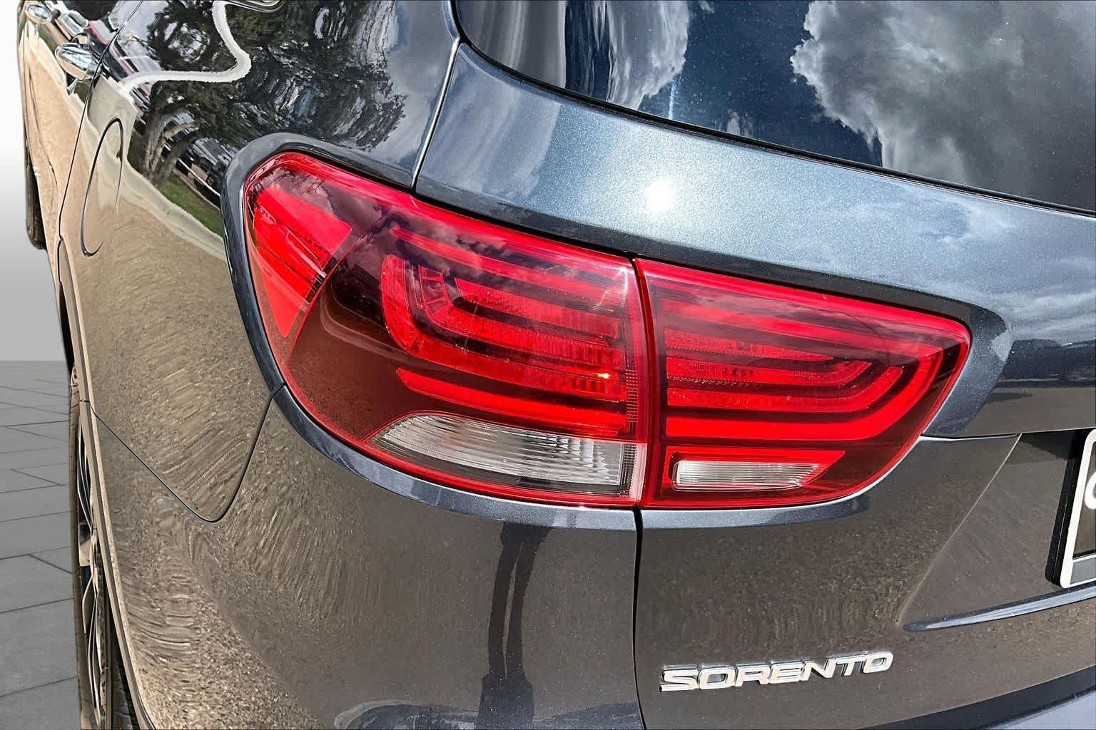 Used 2019 Kia Sorento S AWD/4WD image 32