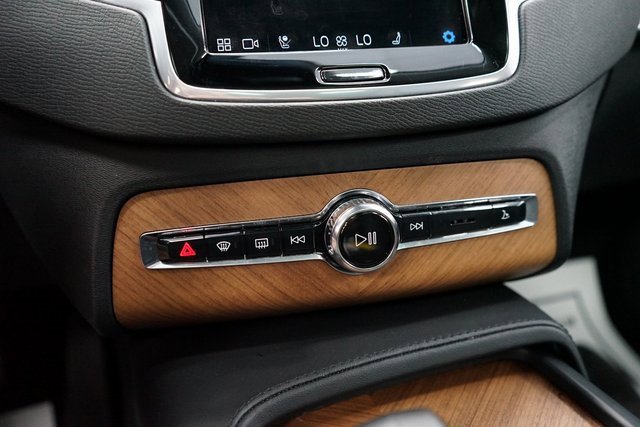 Used 2023 Volvo XC90 B6 Plus image 40