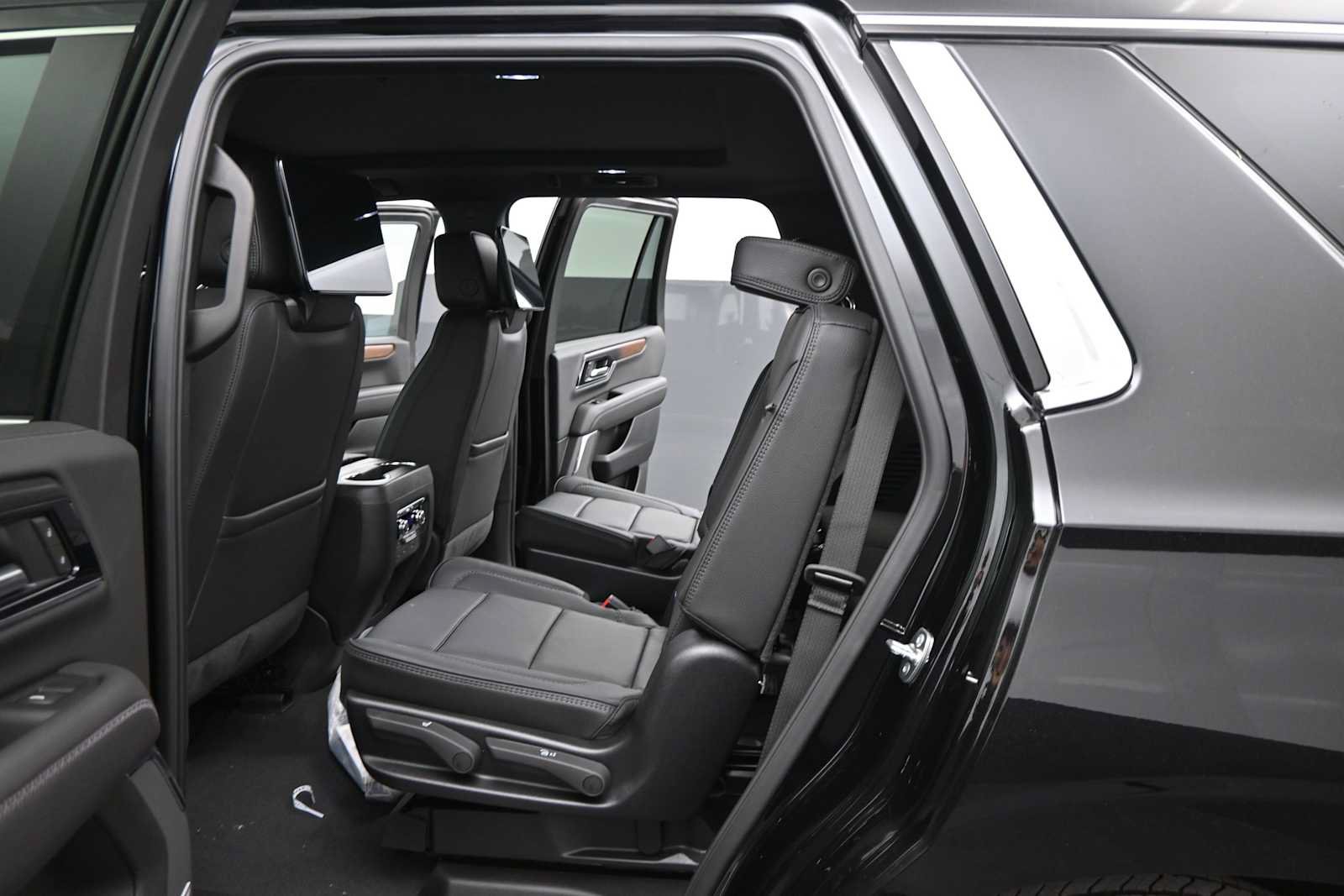 New 2027 GMC Yukon Denali w/ Denali Reserve Package AWD/4WD image 17