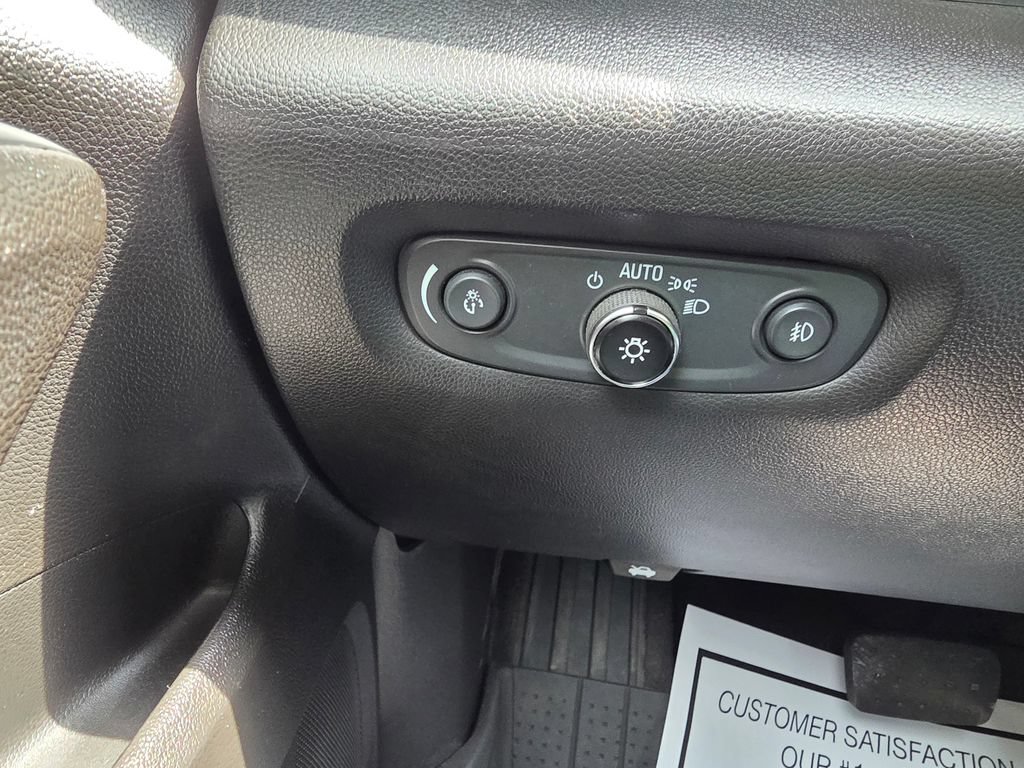 Used 2021 Chevrolet Traverse LT FWD image 30