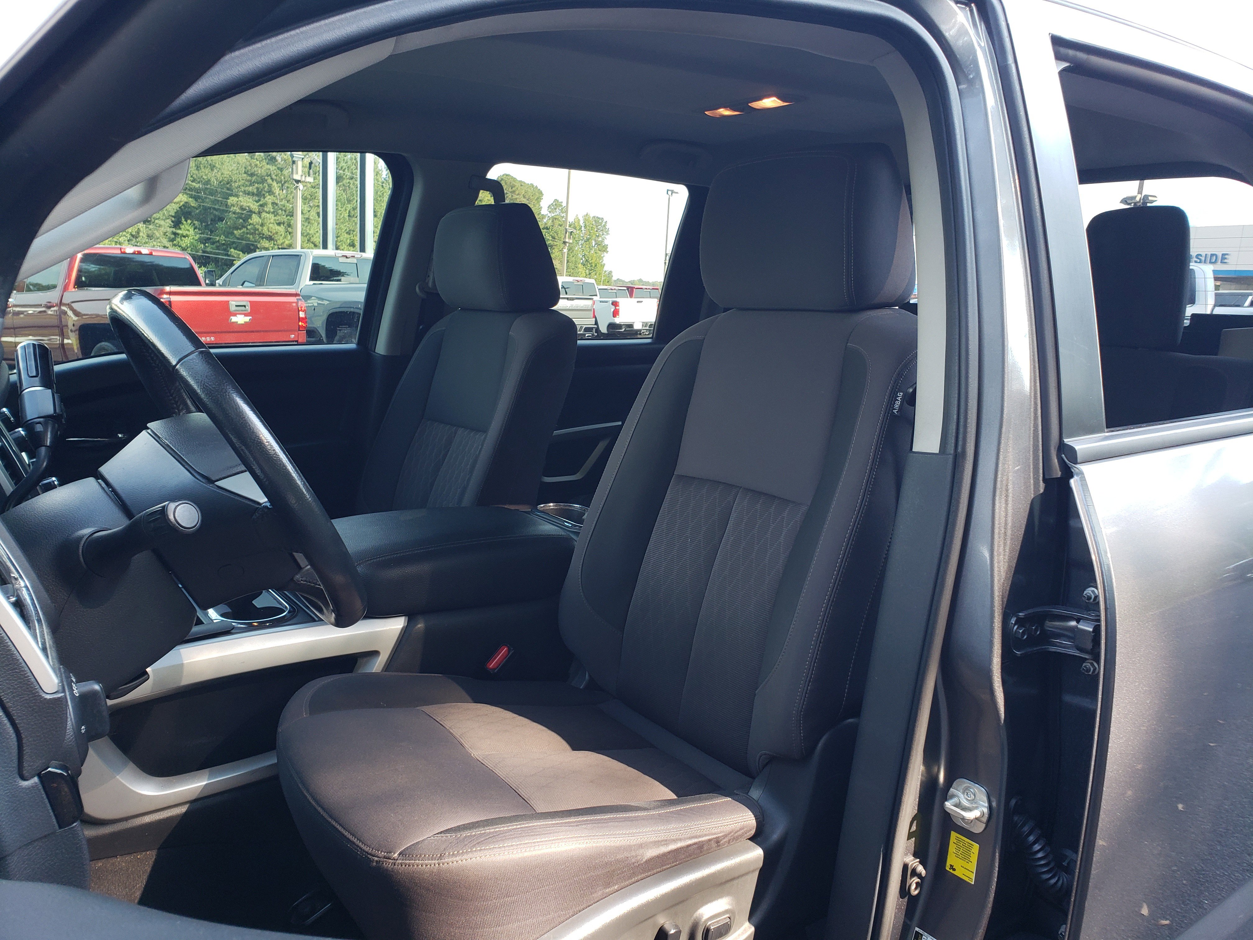 Used 2021 Nissan Titan SV w/ SV Convenience Package image 26