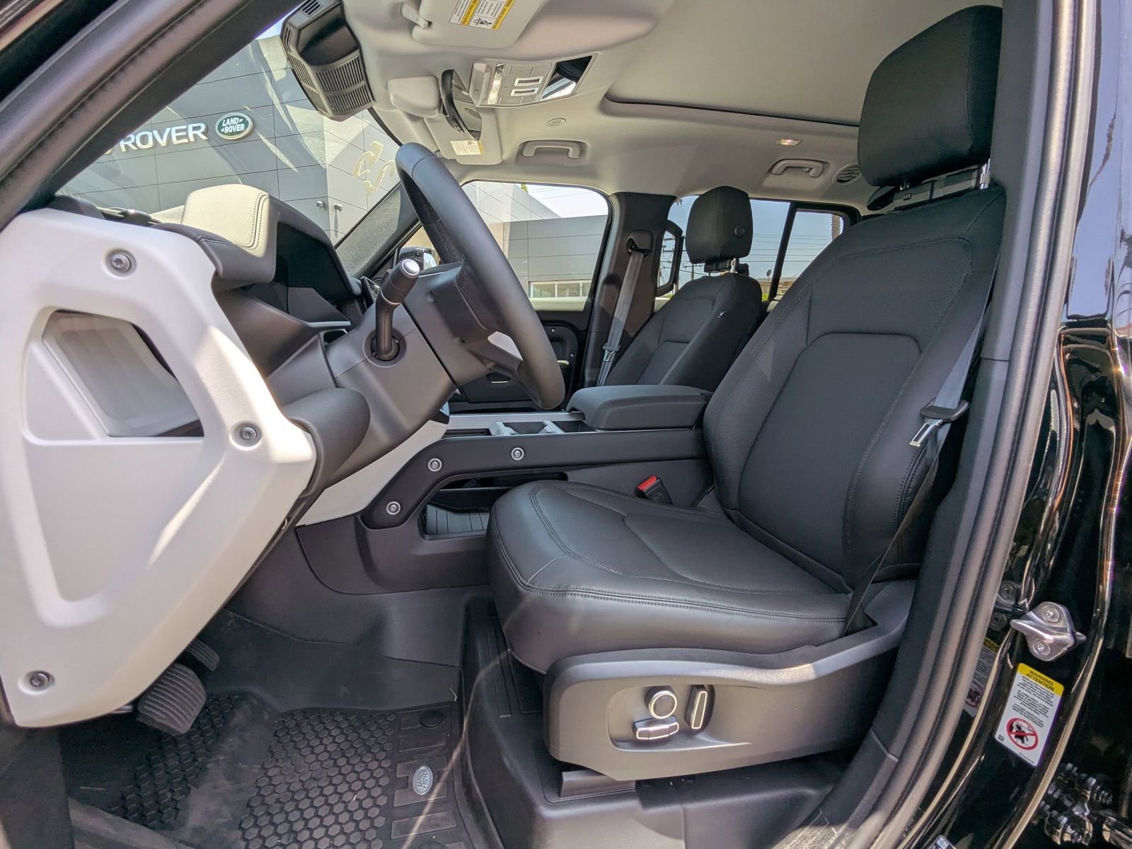 Used 2025 Land Rover Defender 130 S image 17