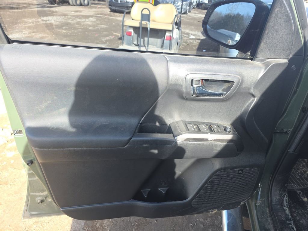 Used 2022 Toyota Tacoma TRD Off-Road w/ TRD Premium Off Road Package image 12